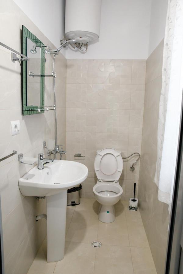 Logli Apartments Gjirokaster Ngoại thất bức ảnh